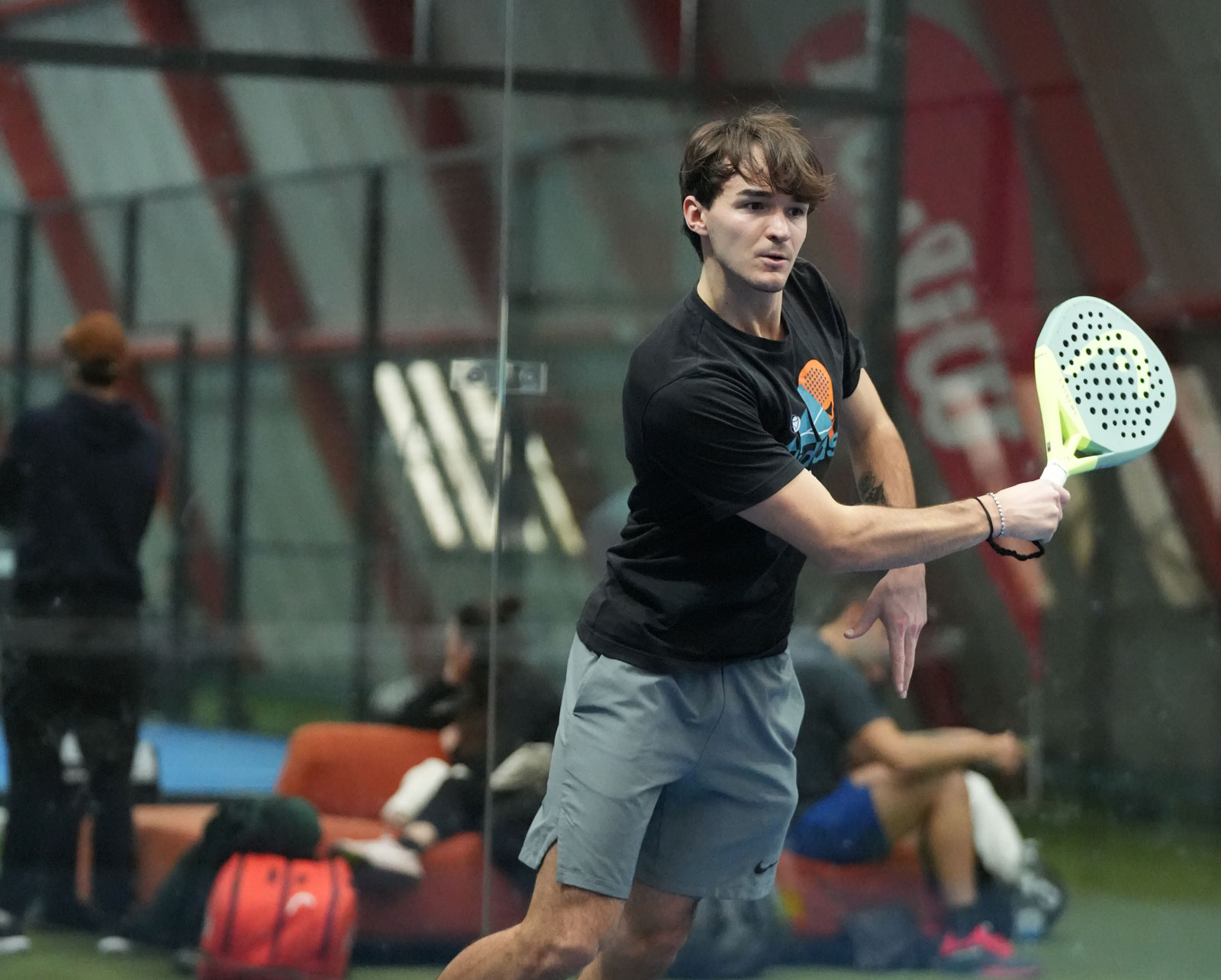 Il maestro di Padel FITP durante un allenamento a Treviso